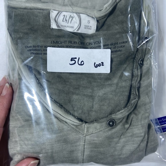 Maurices 24/7 Women's Blouse Size Small Distressed Grunge Vneck - Picture 8 of 8